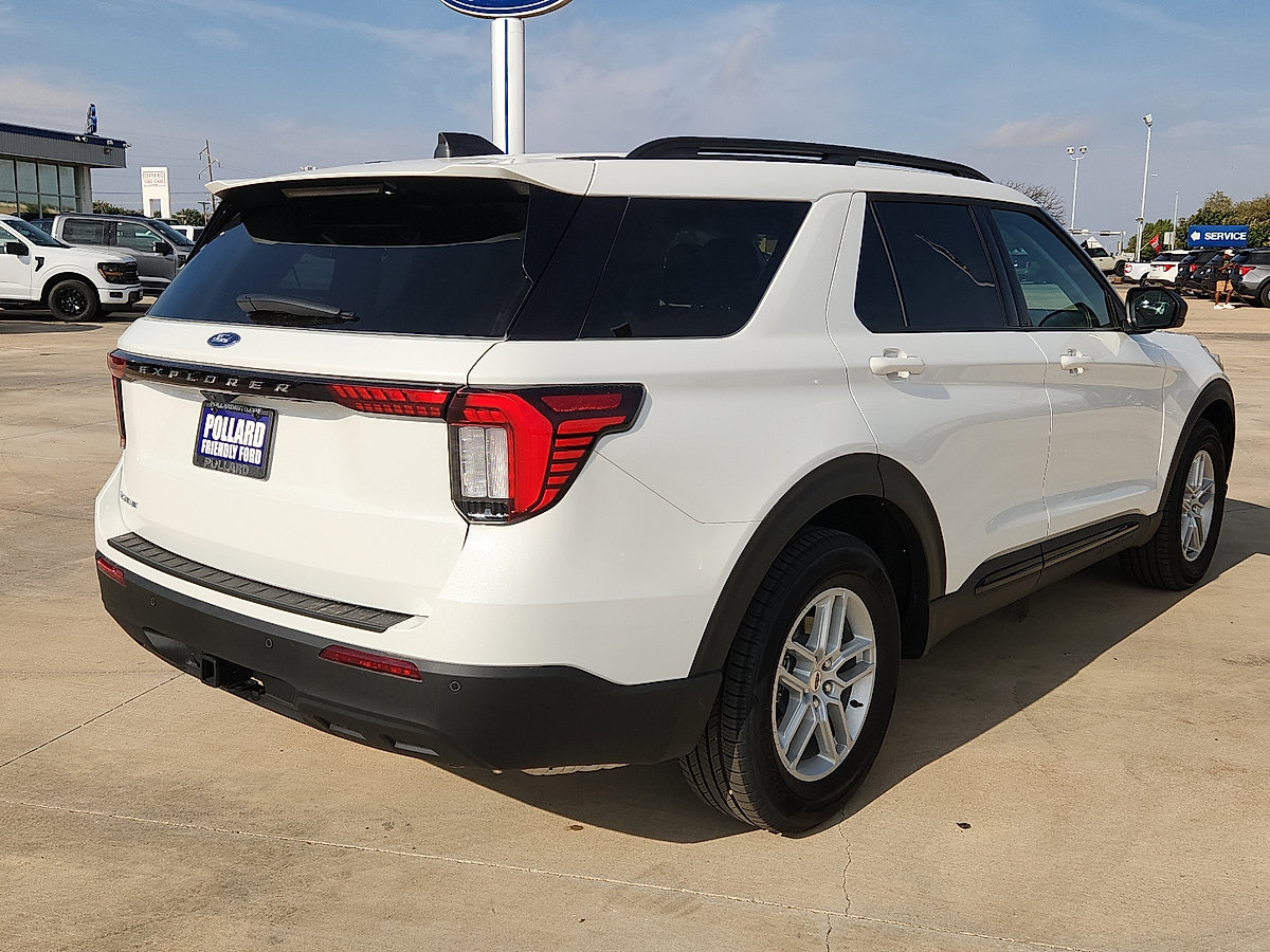 New 2026 Ford Explorer Active RWD image 3
