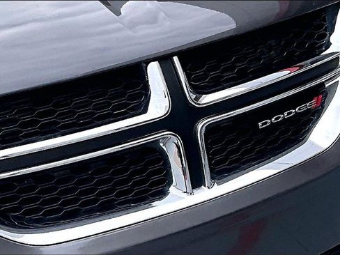 Used 2019 Dodge Grand Caravan SXT image 32