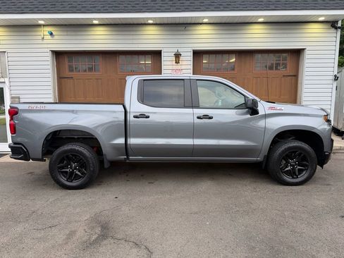 Used 2021 Chevrolet Silverado 1500 LT Trail Boss w/ LPO, Dark Essentials Package AWD/4WD image 2
