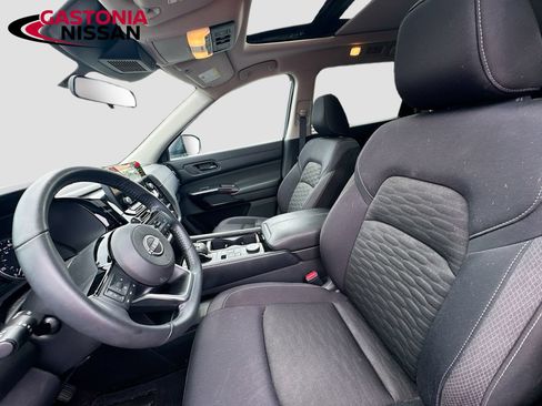 Used 2023 Nissan Pathfinder SV w/ SV Premium Package AWD/4WD image 27