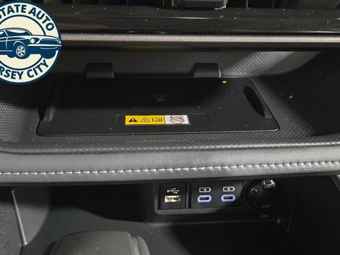 Used 2024 Toyota Highlander XLE AWD/4WD image 17