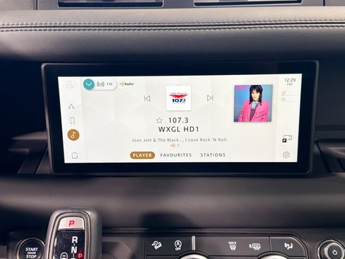 Used 2023 Land Rover Defender 110 X-Dynamic SE image 30