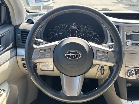 Used 2011 Subaru Outback 2.5i Premium AWD/4WD image 6