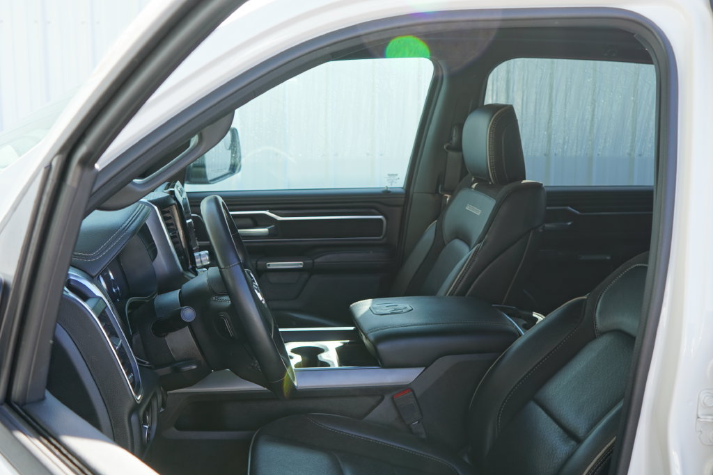 Used 2024 RAM 1500 Laramie AWD/4WD image 12