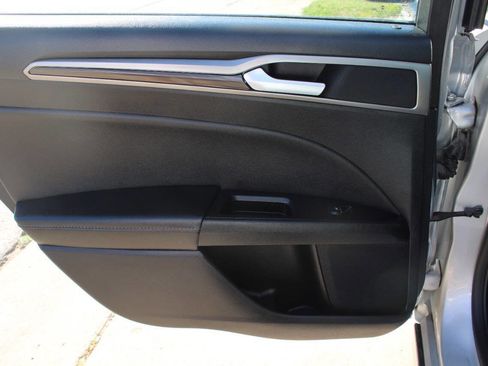 Used 2019 Ford Fusion SEL FWD image 9