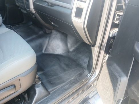 Used 2018 RAM 3500 Tradesman w/ Chrome Appearance Group image 33