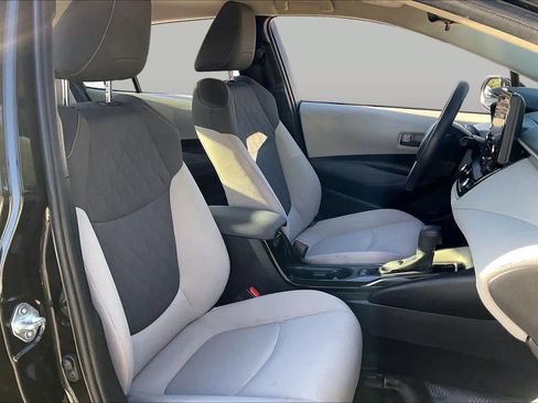 Used 2022 Toyota Corolla LE FWD image 9