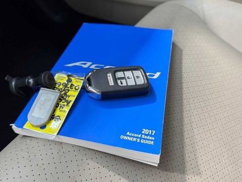 Used 2017 Honda Accord EX-L image 32