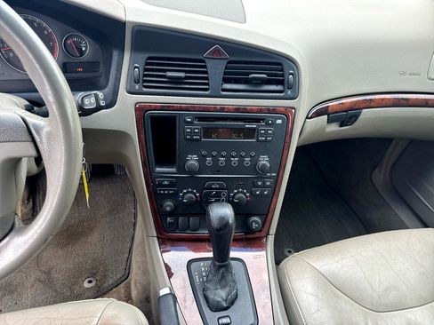 Used 2005 Volvo V70 2.5T image 10
