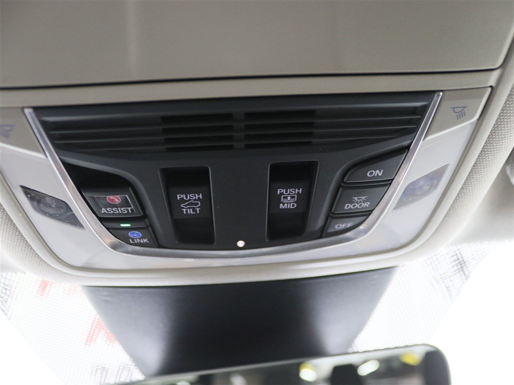 Used 2022 Acura MDX w/ Technology Package AWD/4WD image 40