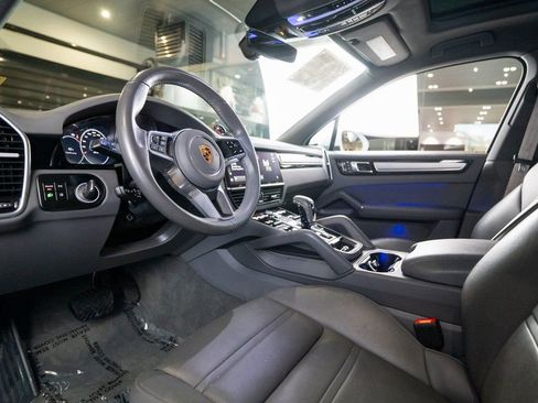 Certified 2023 Porsche Cayenne Platinum Edition AWD/4WD image 4