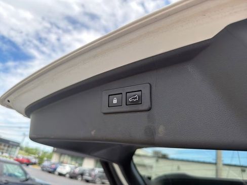 Used 2022 Subaru Outback Premium AWD/4WD image 9