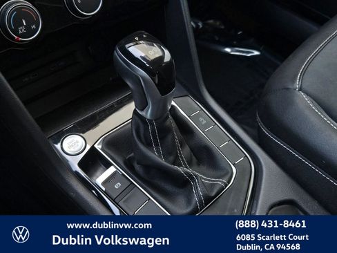 Used 2023 Volkswagen Taos SE w/ Panoramic Sunroof Package FWD image 18