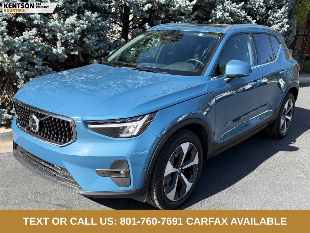 Used 2025 Volvo XC40 B5 Plus AWD/4WD image 3