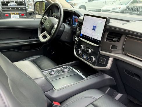 Used 2022 Ford Expedition XLT AWD/4WD image 19
