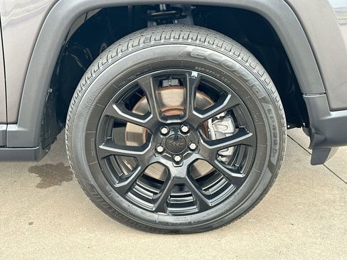 Used 2024 Jeep Compass Latitude w/ Convenience Group image 10
