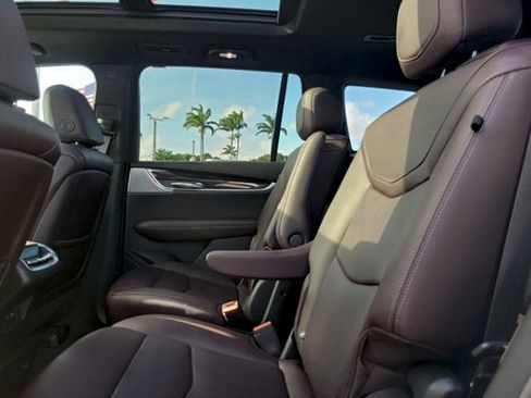 Used 2023 Cadillac XT6 Premium Luxury FWD image 15
