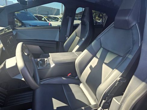 Used 2024 Tesla Cybertruck AWD Crew Cab image 9