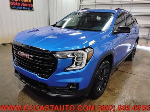 Used 2024 GMC Terrain SLT w/ Infotainment Package II image 4