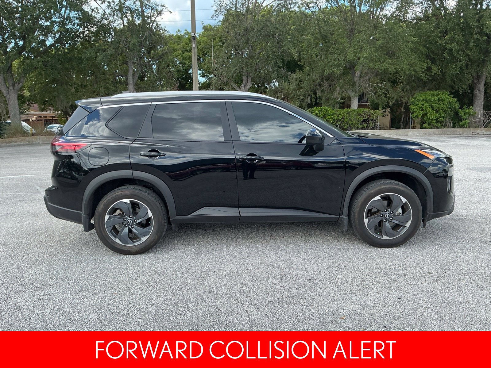 Certified 2025 Nissan Rogue SV w/ SV Premium Package FWD image 8