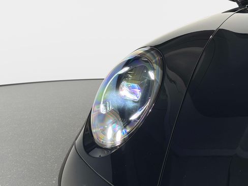 Used 2025 Porsche 911 Carrera RWD image 16