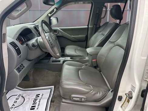 Used 2013 Nissan Frontier SL w/ Moonroof Pkg AWD/4WD image 15