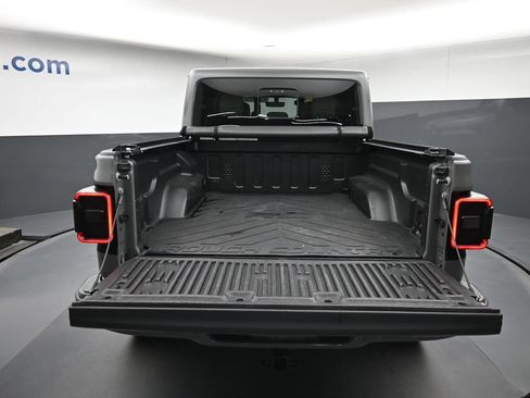 Used 2023 Jeep Gladiator Overland AWD/4WD image 11