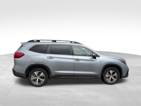 Used 2023 Subaru Ascent Premium w/ Convenience Package image 2