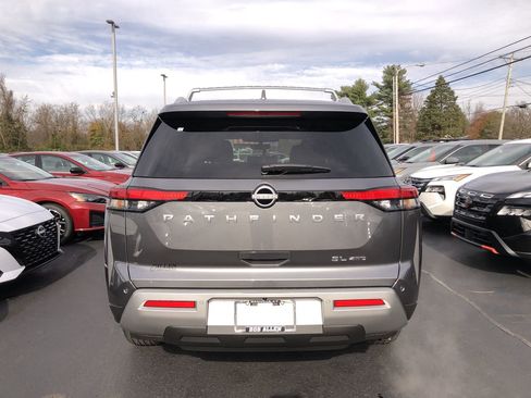 New 2025 Nissan Pathfinder SL image 19