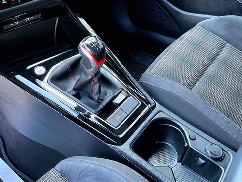 Used 2024 Volkswagen GTI SE w/ MDO Package image 19