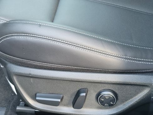 Certified 2025 Genesis G70 2.5T image 17