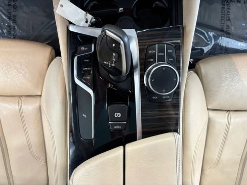 Used 2019 BMW 530i w/ Convenience Package image 25