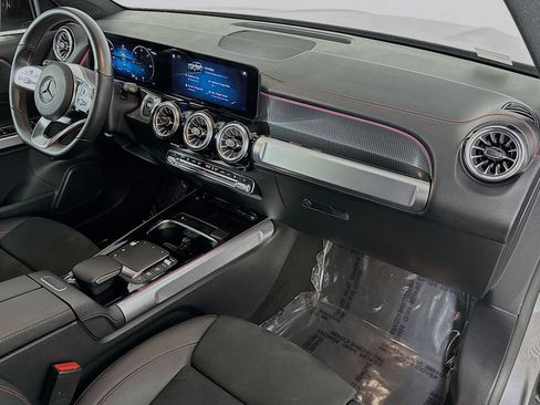 Used 2022 Mercedes-Benz EQB 300 EQB 300 image 28