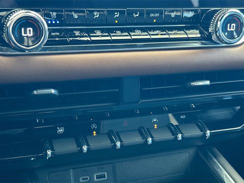 Used 2023 GMC Canyon AT4 w/ AT4 Premium Package image 23