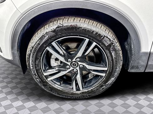 Used 2025 Volvo XC40 B5 Core image 38