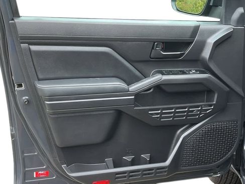 Used 2025 Toyota Tacoma SR image 9