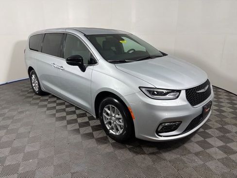 New 2026 Chrysler Pacifica Select image 1