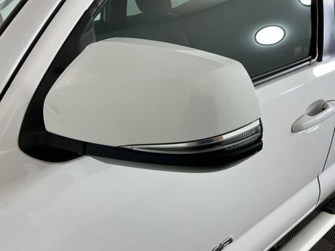 Used 2018 Toyota Tacoma TRD Sport AWD/4WD image 9