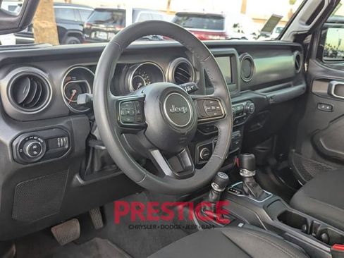 Used 2023 Jeep Gladiator Sport image 16