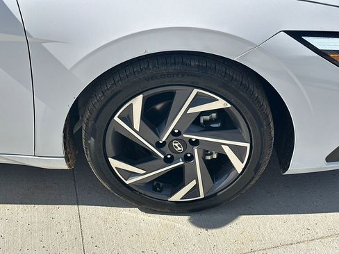Certified 2025 Hyundai Elantra Sport FWD image 12