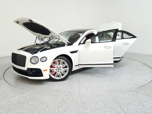 Used 2023 Bentley Flying Spur V8 image 13