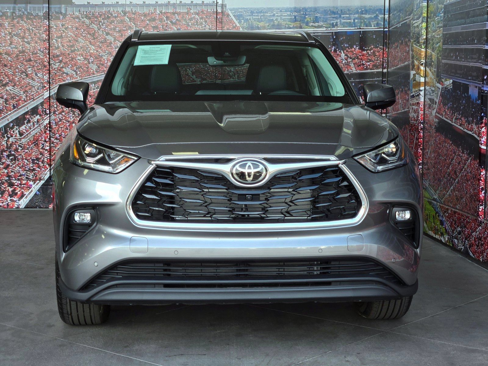 Used 2026 Toyota Highlander Limited AWD/4WD image 3