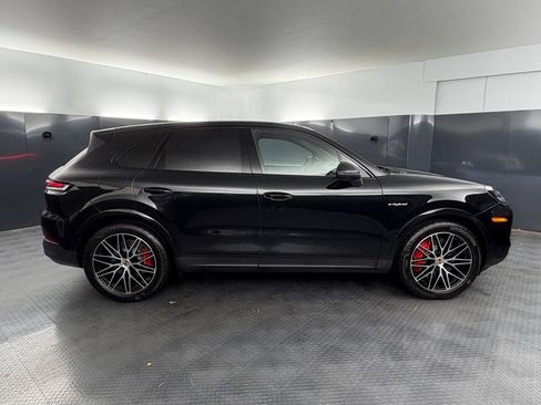 Certified 2025 Porsche Cayenne S AWD/4WD image 8
