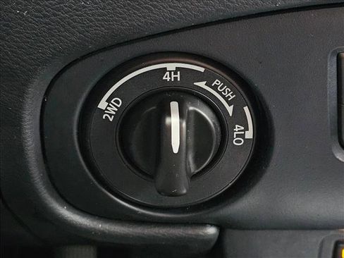 Used 2022 Nissan Frontier SV image 24