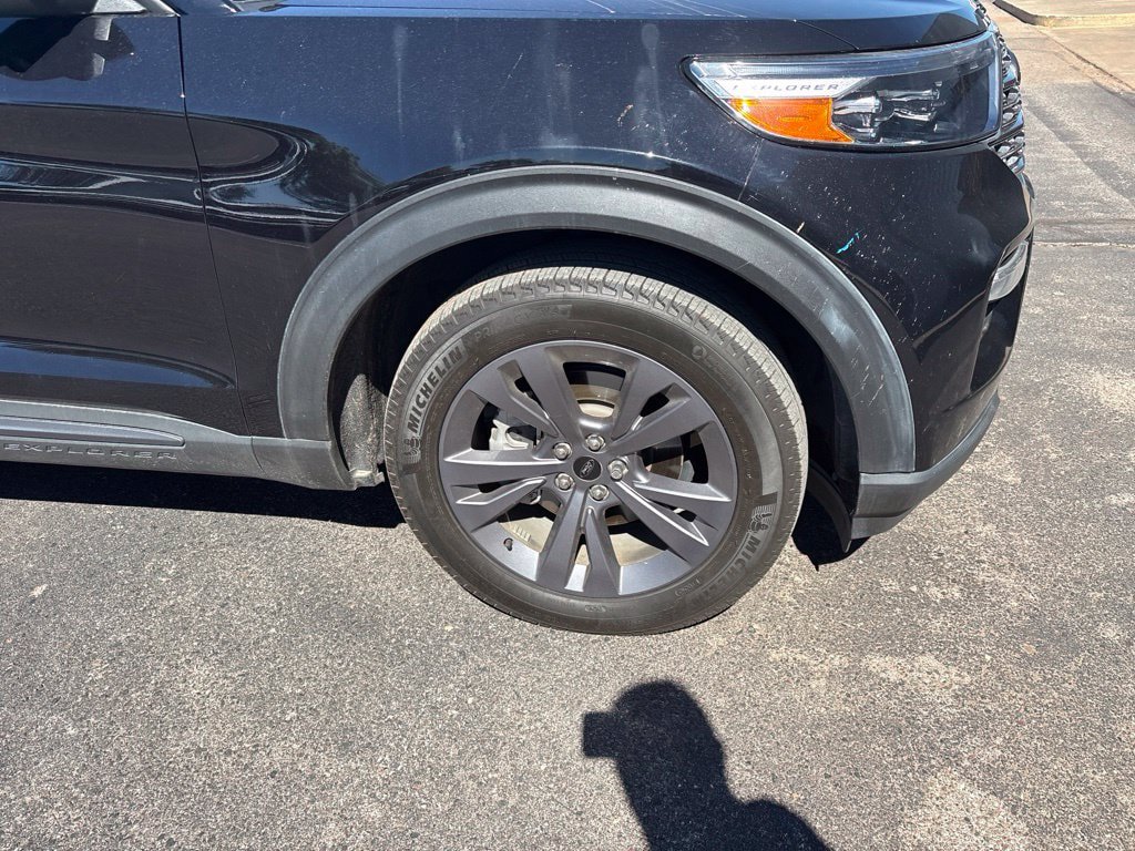 Used 2023 Ford Explorer XLT w/ Equipment Group 202A RWD image 2