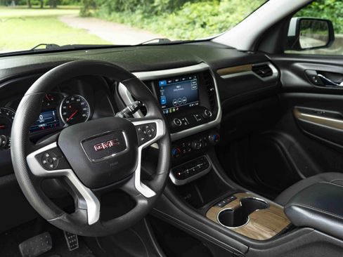 Used 2021 GMC Acadia SLE FWD image 16