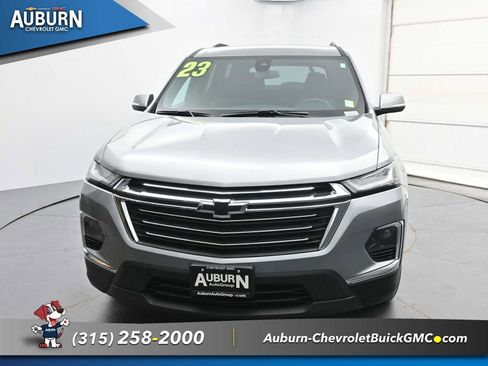 Used 2023 Chevrolet Traverse LT AWD/4WD image 3