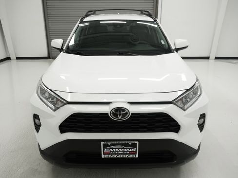 Used 2021 Toyota RAV4 XLE AWD/4WD image 2