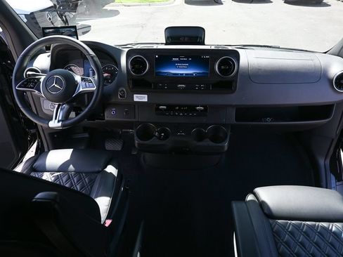 Used 2025 Mercedes-Benz Sprinter 3500 image 17
