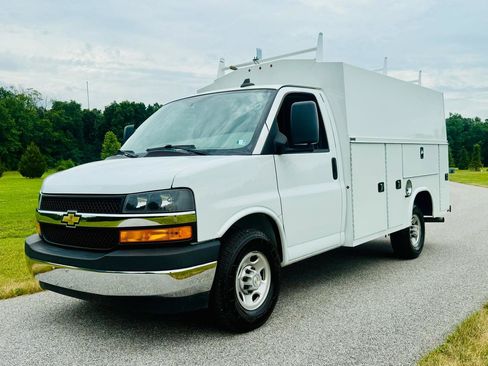 Used 2022 Chevrolet Express 3500 w/ Power Convenience Package RWD image 1